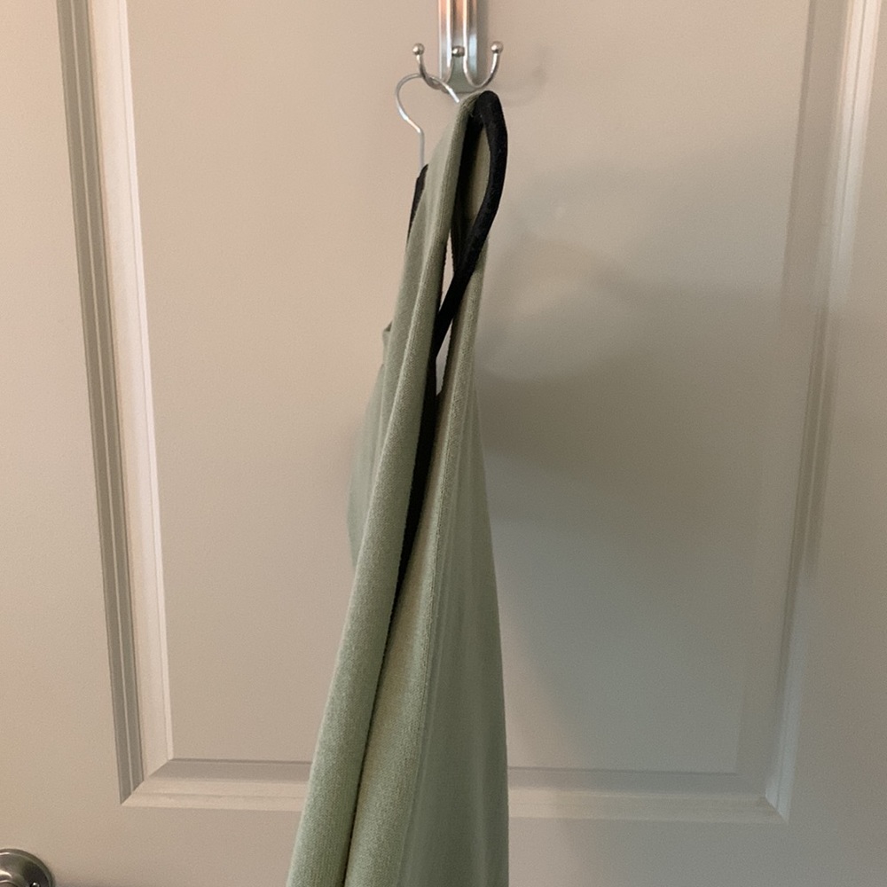 Structured Banana Republic Green Sweater Tank NWOT - Picture 4 of 6